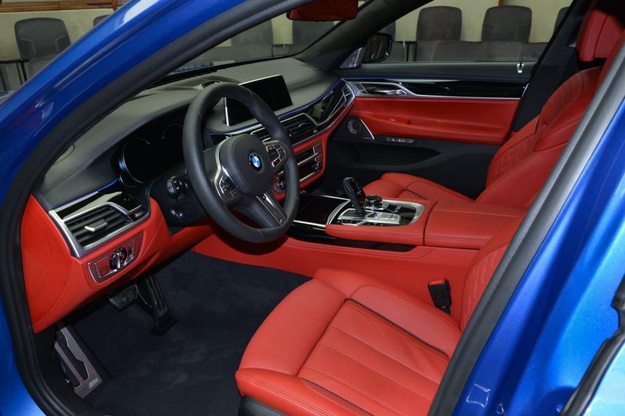Интерьер BMW M760Li xDrive by Abu Dhabi Motors 2017 года  (фото 7 из 17)